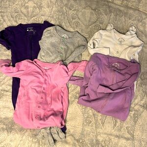 Primary footed sleepers, 3 6-9 month and two 9-12 month